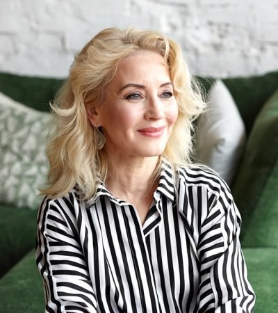 5 Methods to Have Voluminous and Attractive Hair in Center Age